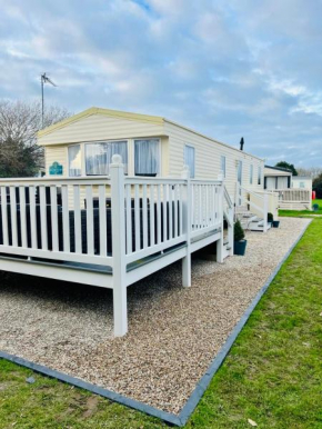 Shell Beach Holiday Home Mersea Coopers Beach